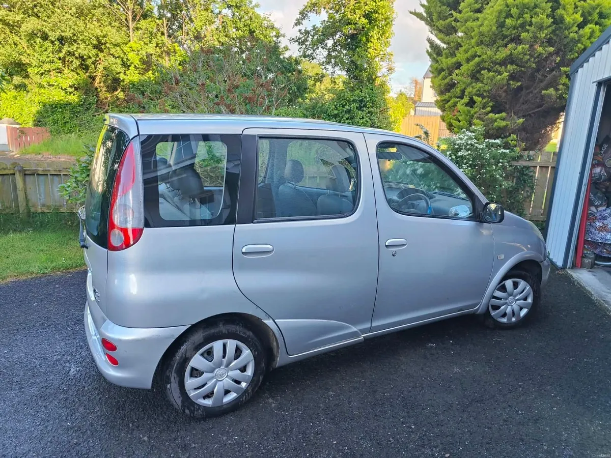2001 Toyota Yaris verso - Image 1