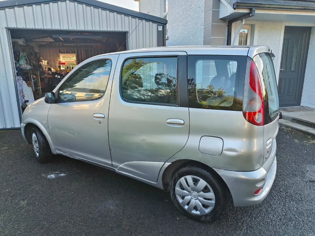 2001 Toyota Yaris verso - Image 2