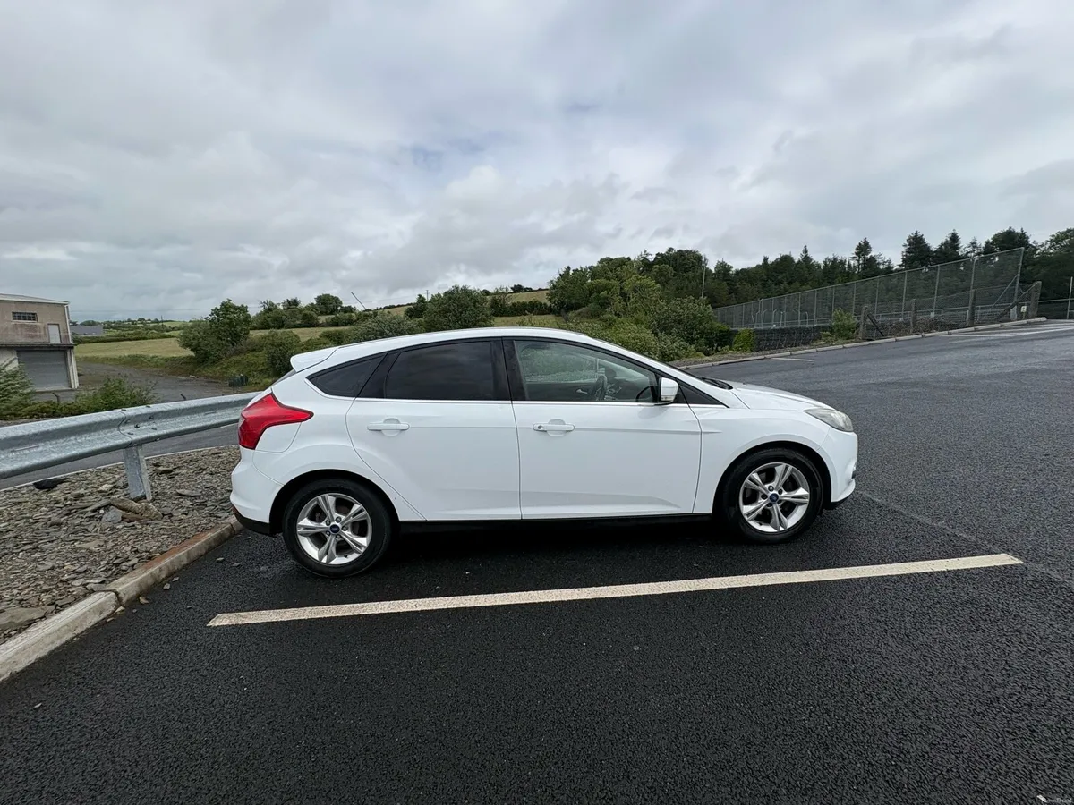 FORD FOCUS 1.6 TDCI ZETEC ECO S/S - Image 2
