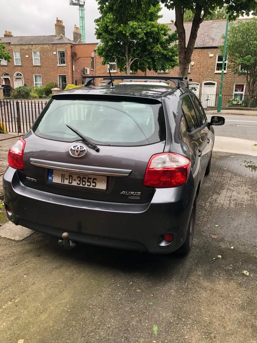 Toyota Auris 2011 - Image 2