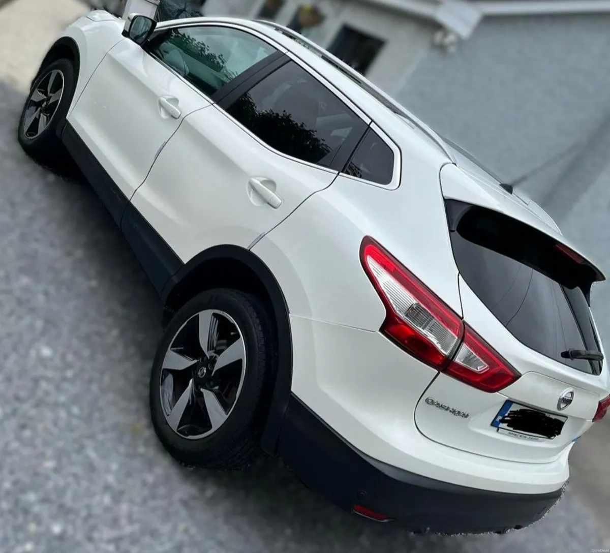 2015 Nissan Qashqai N-Tec 1.5 dCi – Low KMs - Image 3