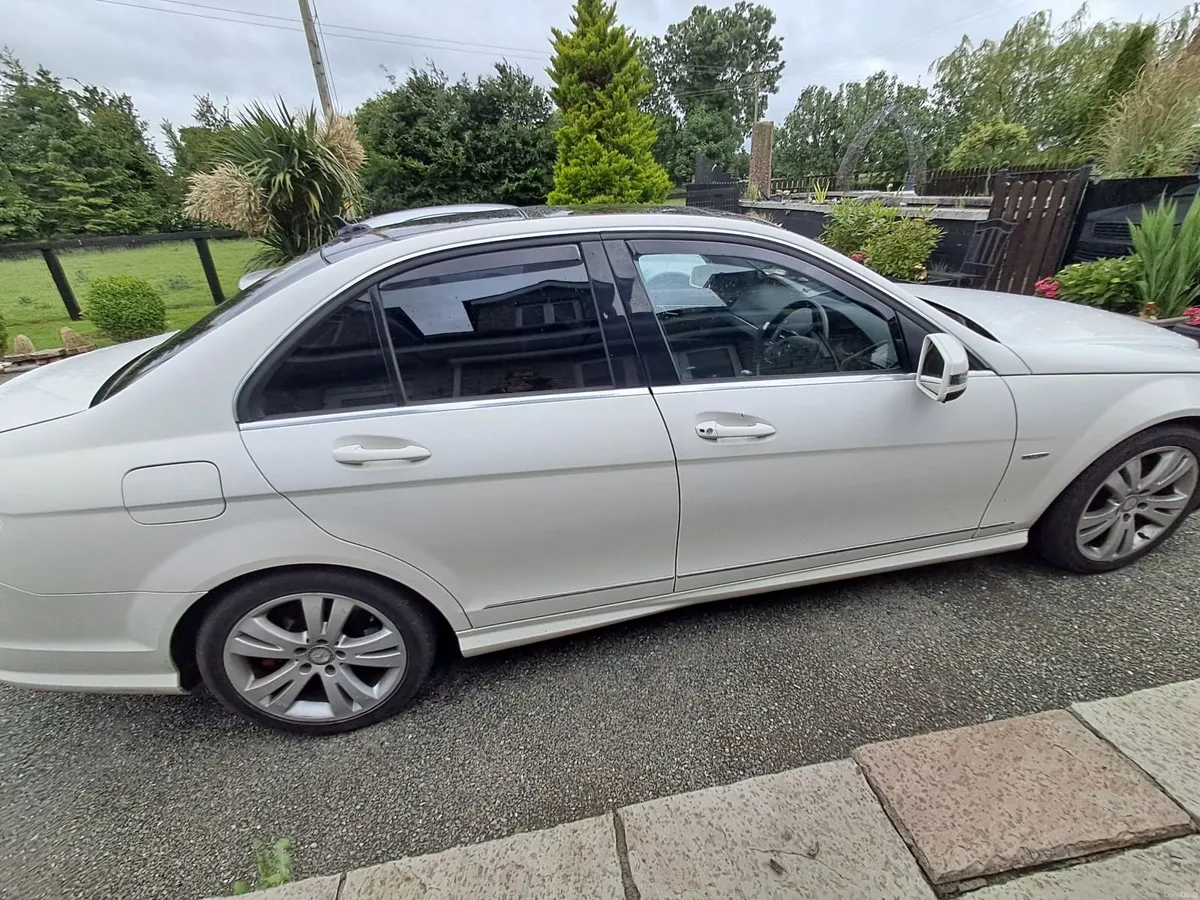 Mercedes-Benz C-Class 2010  C 350 - Image 4