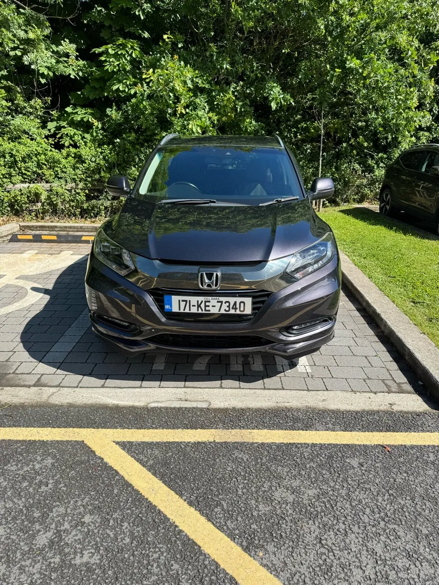 Honda Vezel 2017 VERY LOW MILAGE (read the Ad) - Image 2