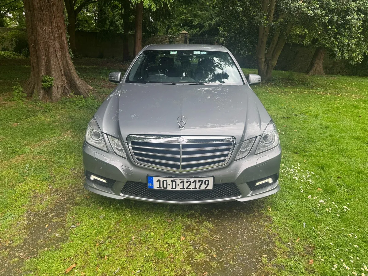 2010 Mercedes E 250 (ONE OWNER) - Image 2