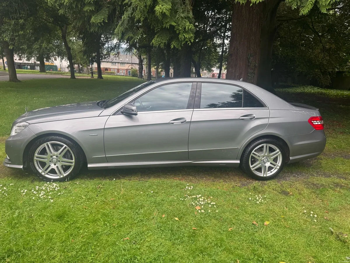 2010 Mercedes E 250 (ONE OWNER) - Image 3