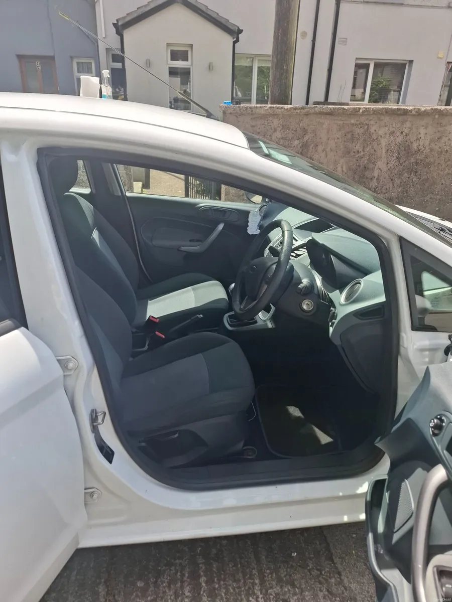 Ford Fiesta 2011 - Image 1