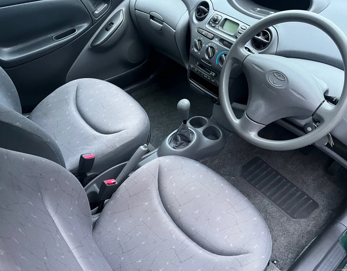 01 Toyota Yaris 1.0 *Only 38k miles * - Image 4