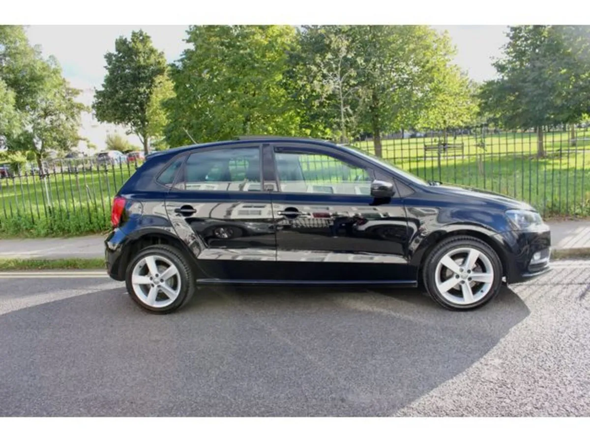 Volkswagen Polo FUN 1.0 60HP , sunroof alloys FSH, - Image 3