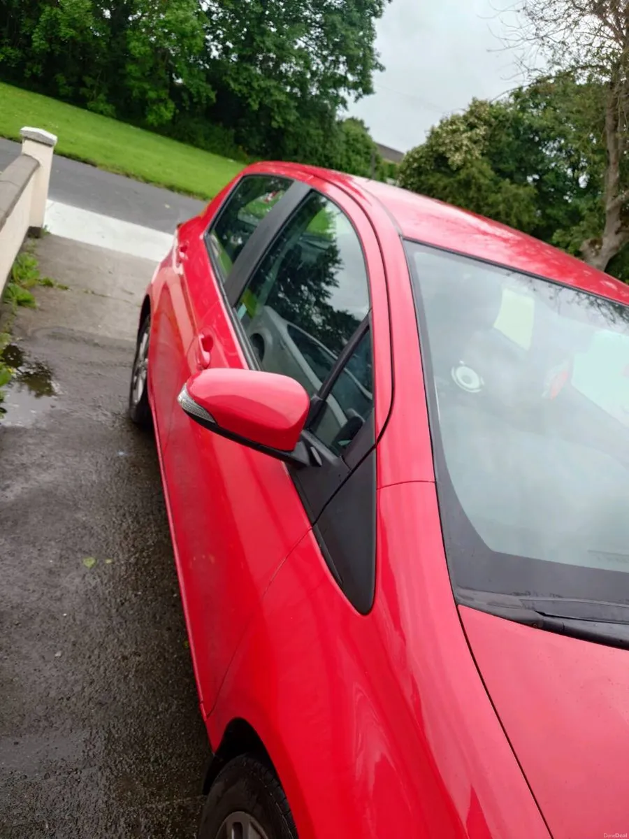 Toyota Yaris Luna Red 2016 - Image 4