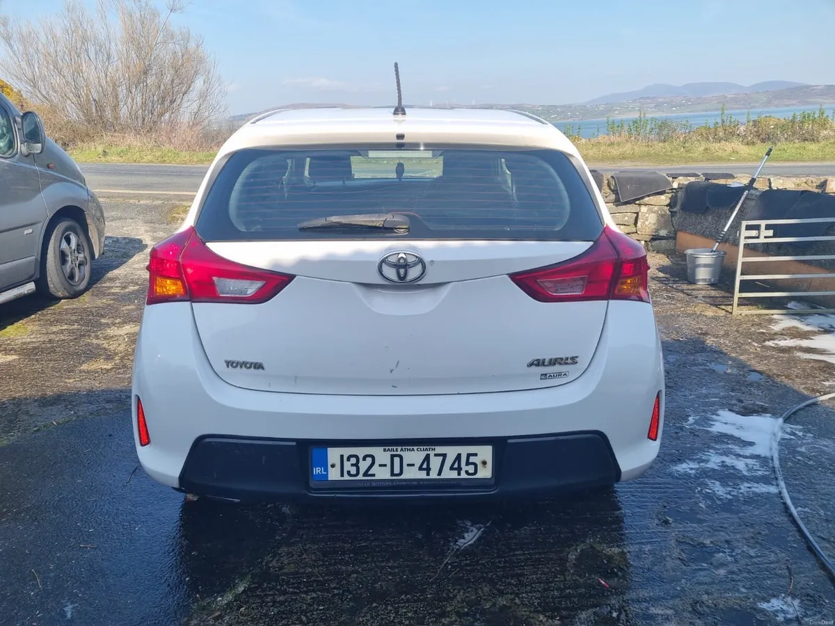 Toyota Auris mini Van - Image 2