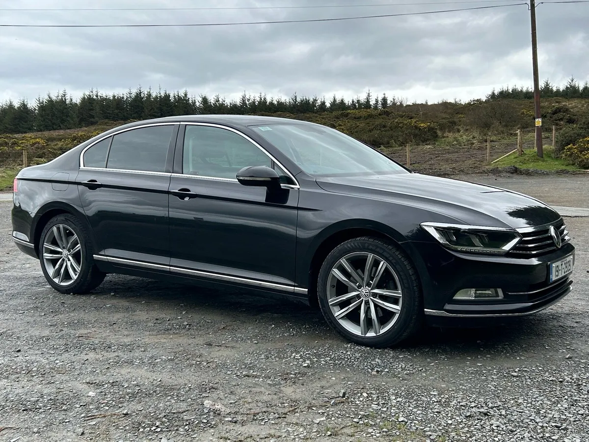 2L Auto Volkswagen Passat with panoramic sunroof - Image 2