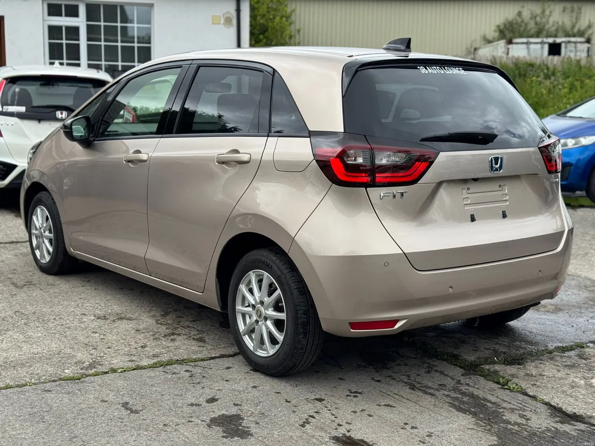 Honda Fit 1.5 Hybrid 24000 KM ONLY 2022 2 KEYS - Image 4