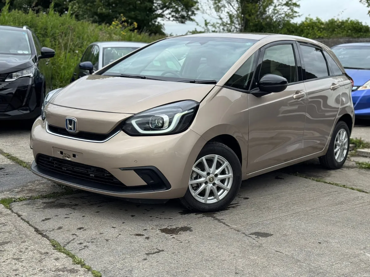 Honda Fit 1.5 Hybrid 24000 KM ONLY 2022 2 KEYS - Image 2
