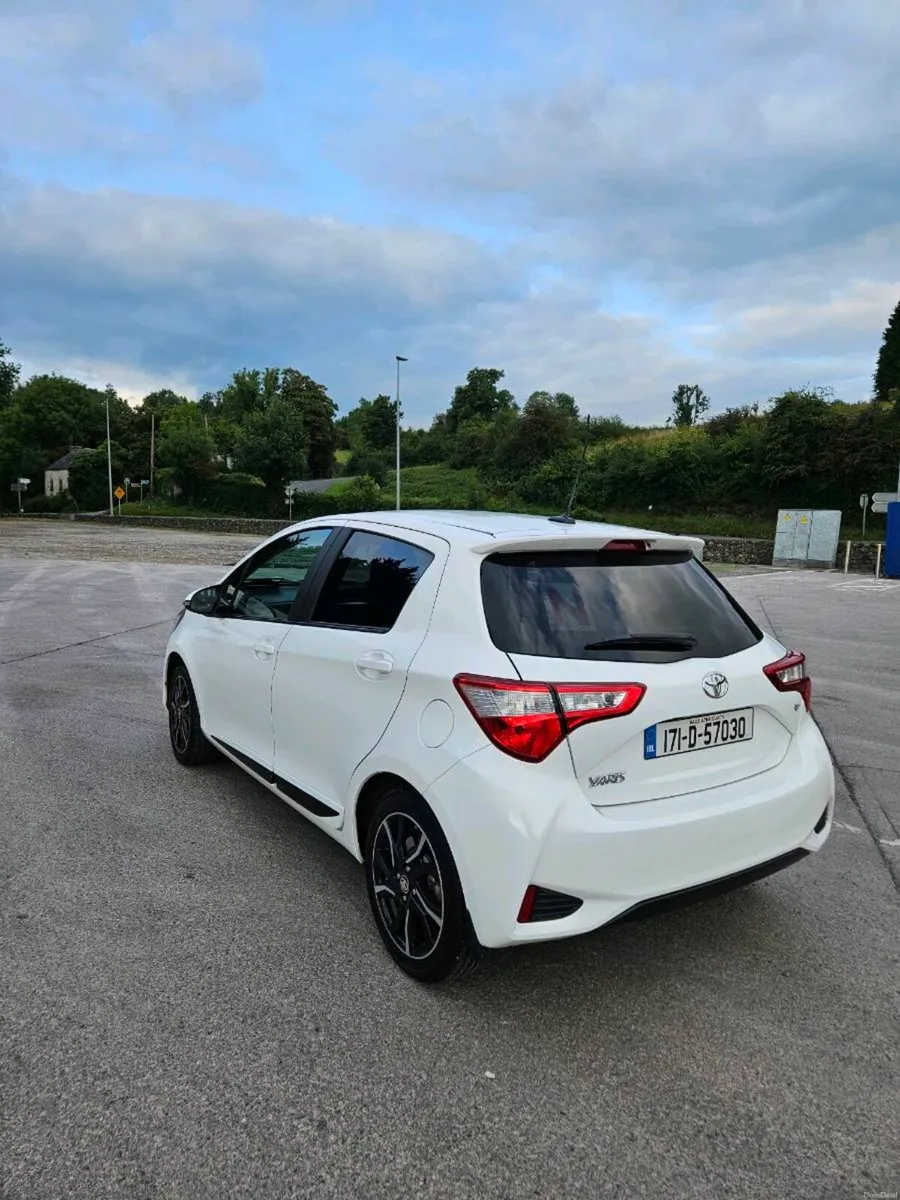 Toyota Yaris 1.5 2017 - Image 2