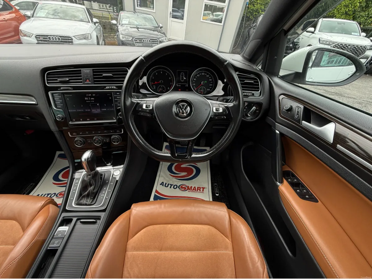 Volkswagen Golf 1.4 TAN LEATHER HIGHLINE SEATS REV - Image 4