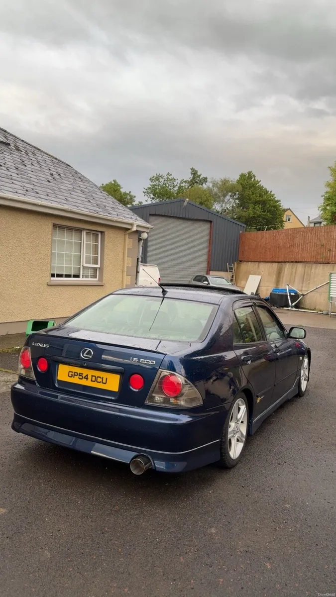 Lexus is200 SE - Image 3