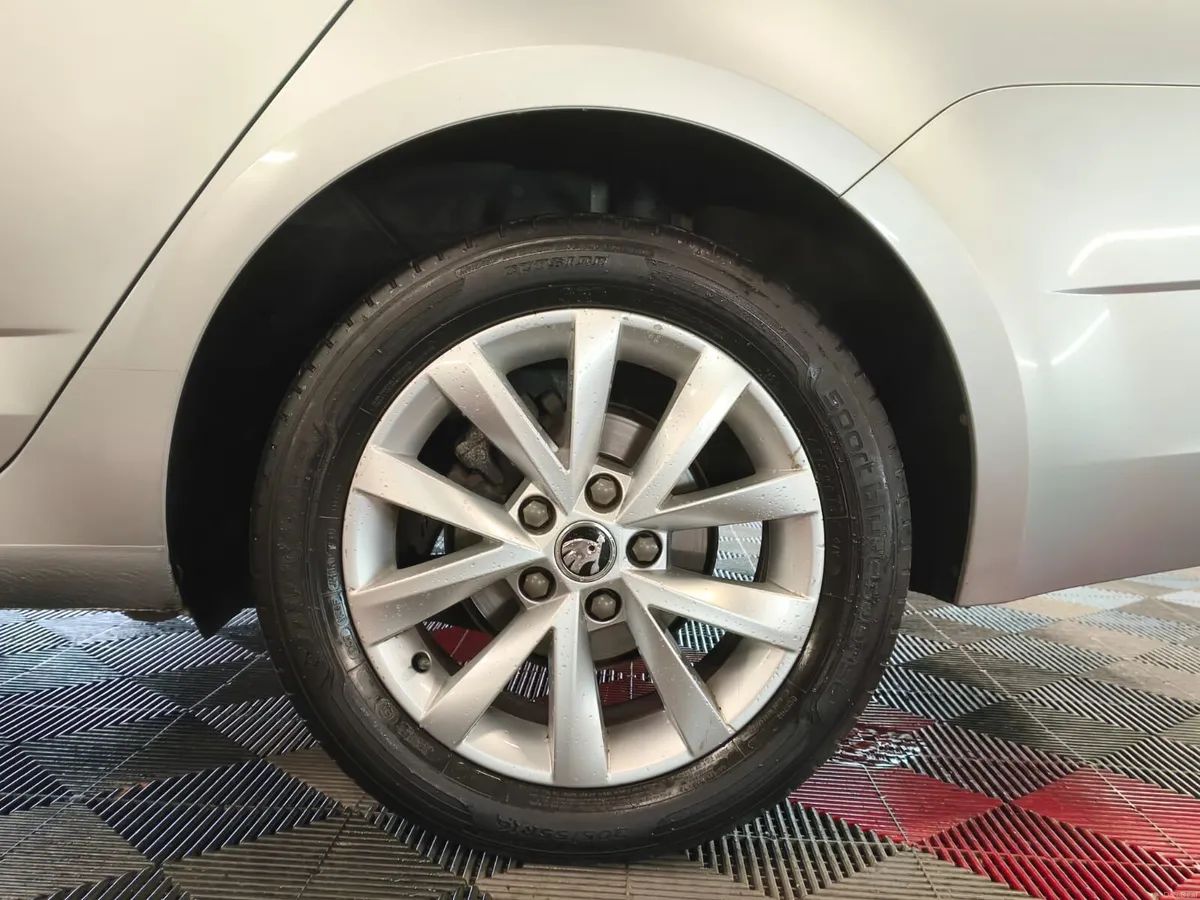 2019 Skoda Octavia AMBITION 1.6TDI 115HP DSG - Image 2