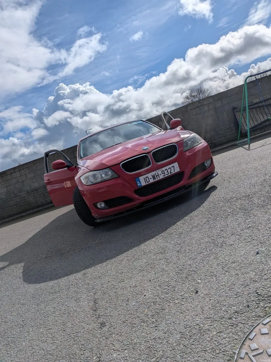 BMW 3-Series 2010 - Image 2
