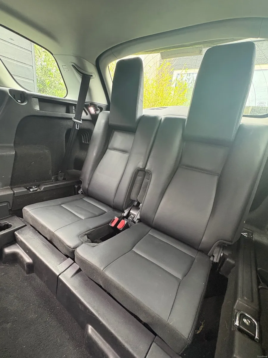 Land Rover Discovery Sport  7 Seats - Image 4