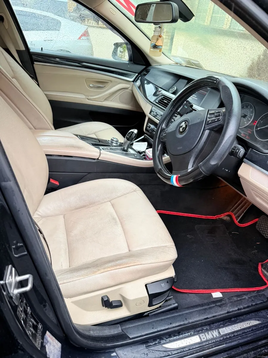 BMW 5-Series 2011 - Image 2