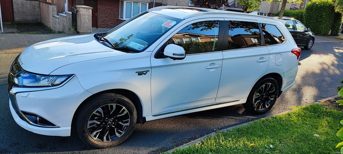 Mitsubishi Outlander 2.0 PHEV 5H 2017 S. Edition - Image 2