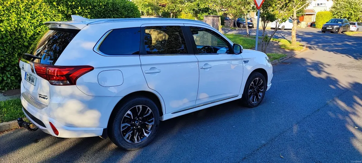 Mitsubishi Outlander 2.0 PHEV 5H 2017 S. Edition - Image 3