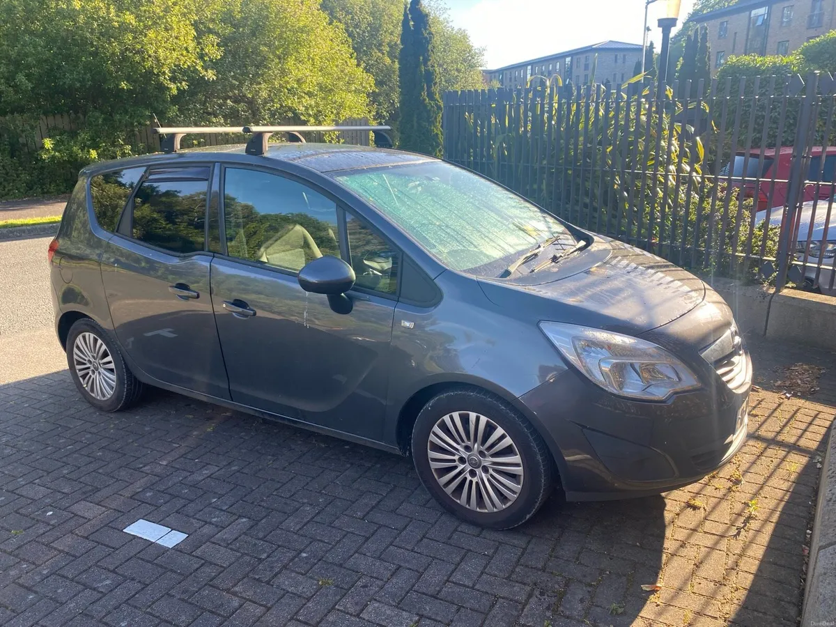 Meriva engine faulty with roof rails, extra wheels - Image 1