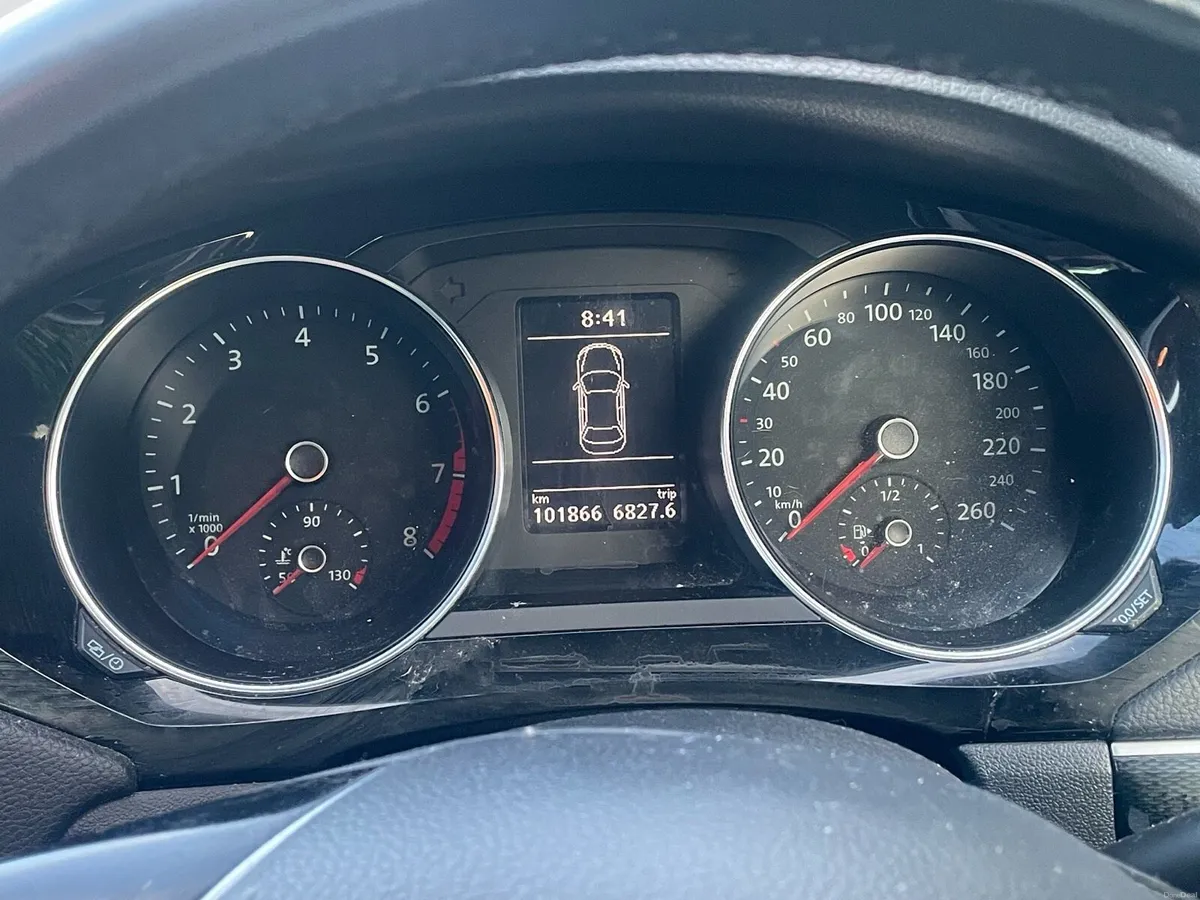 Volkswagen Jetta Petrol - Image 4