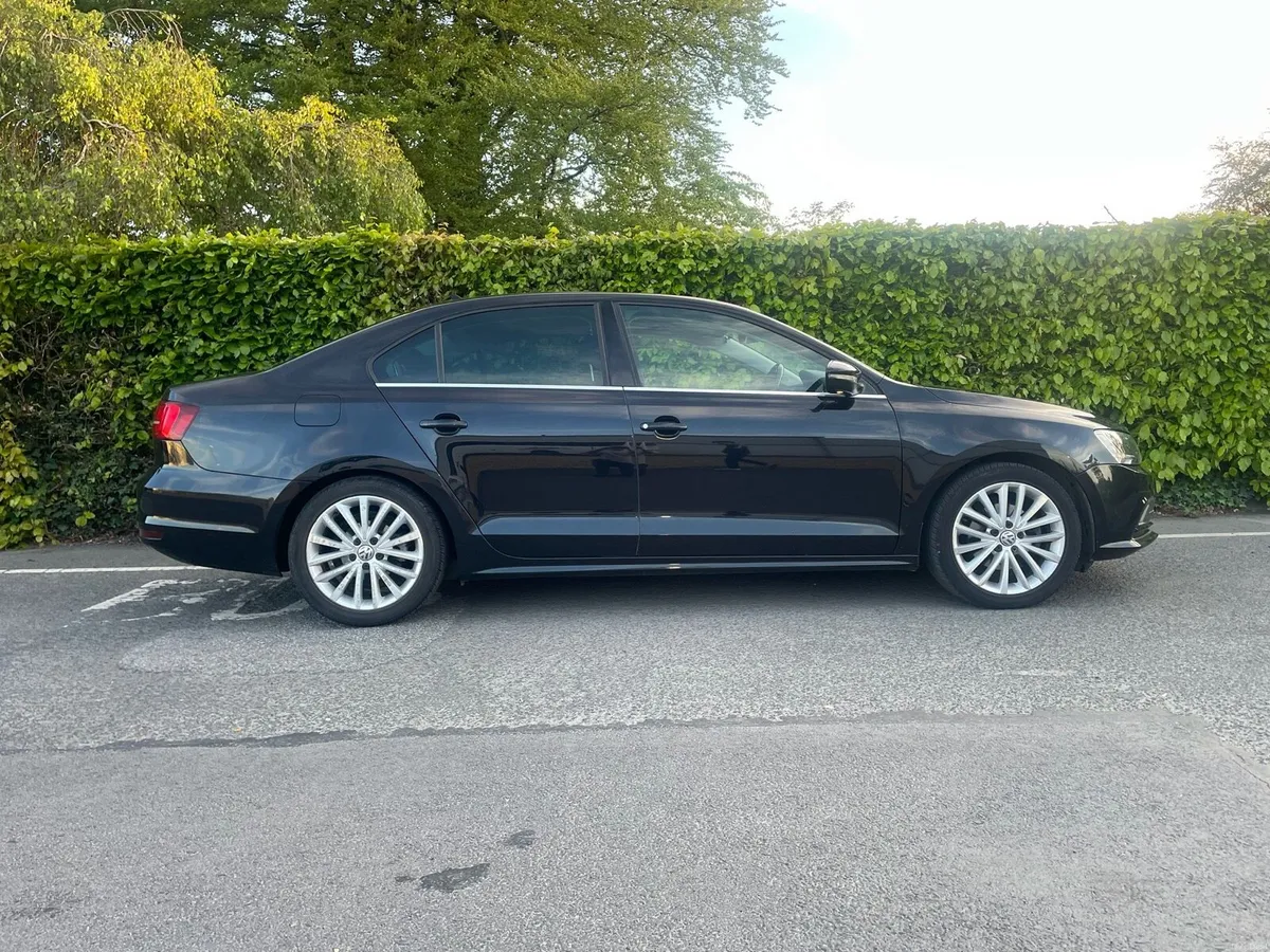 Volkswagen Jetta Petrol - Image 1