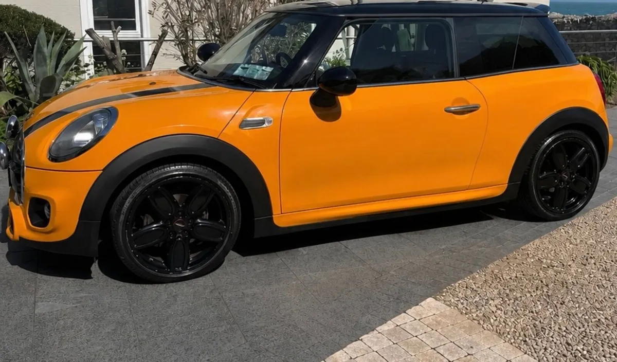 Mini Cooper 2018 - Image 1