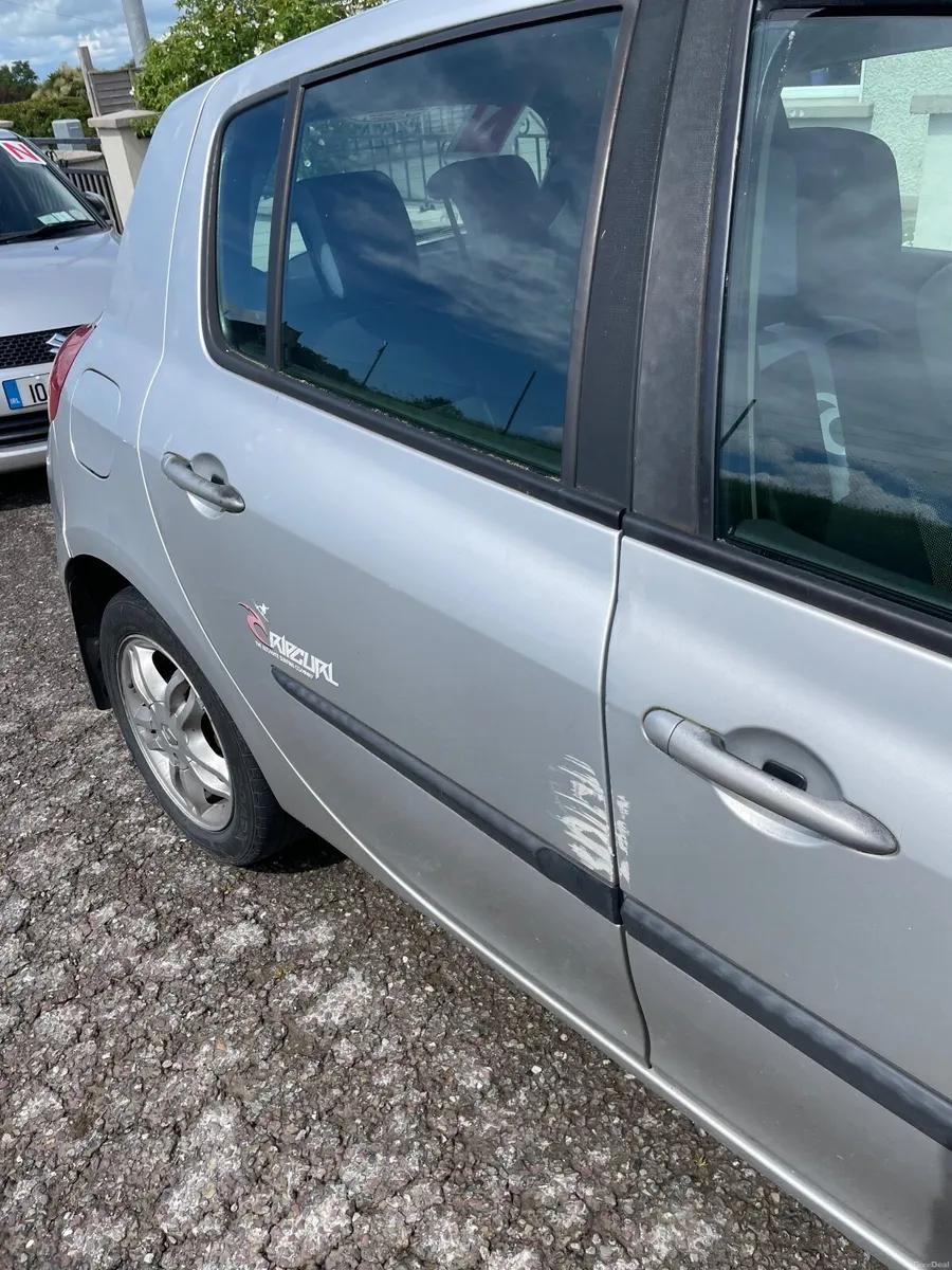 Automatic Renault Clio 2009 - Image 2