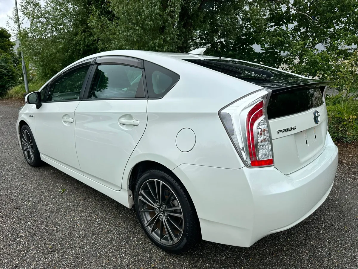 Toyota Prius - Image 4