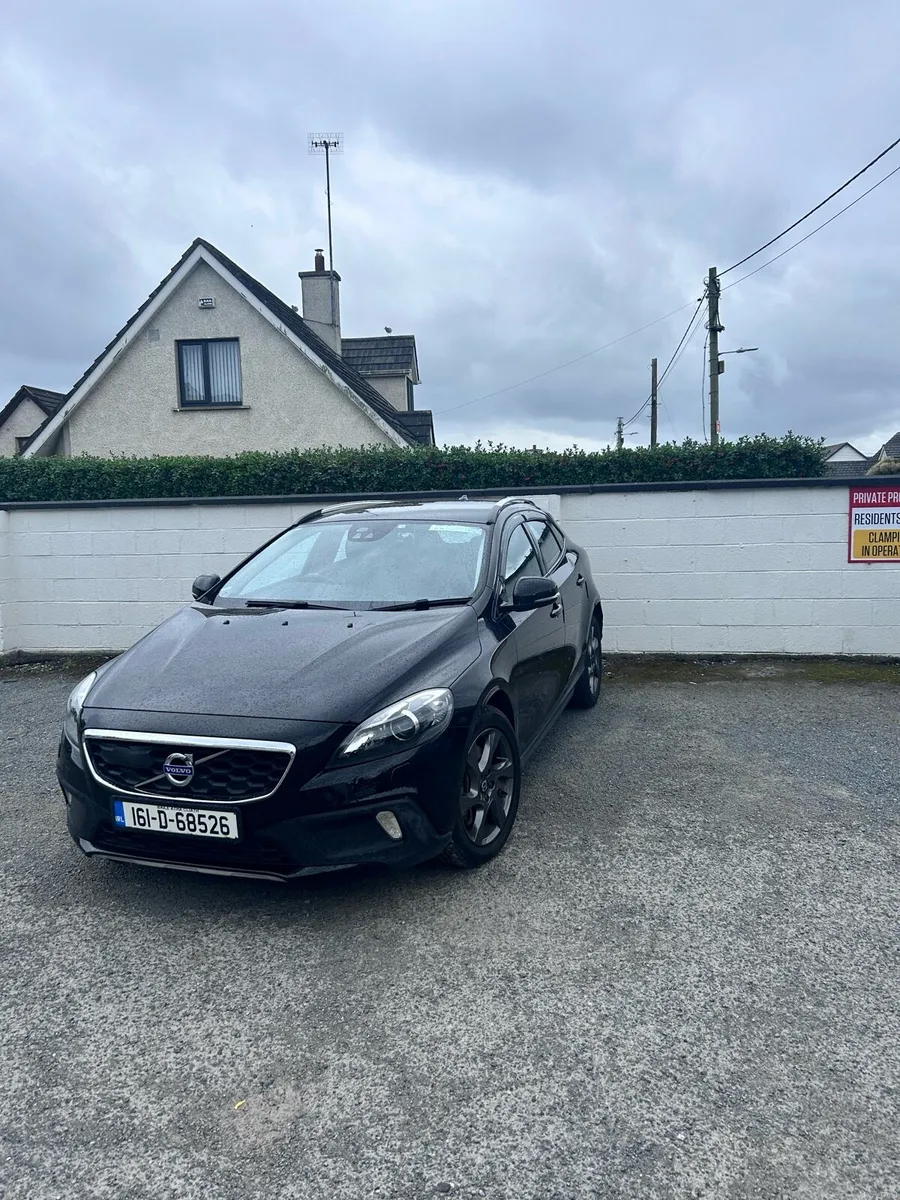 VOLVO V40 2.0 D4 CROSS COUNTRY DIESEL - Image 2