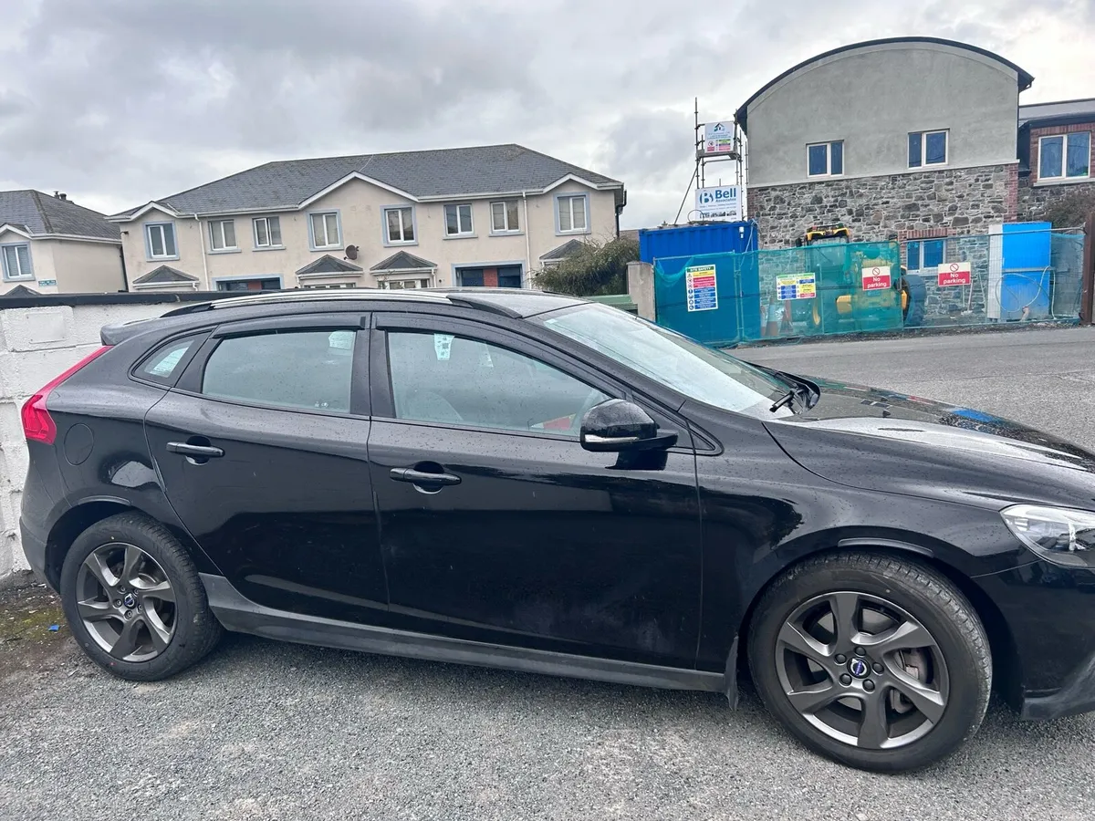 VOLVO V40 2.0 D4 CROSS COUNTRY DIESEL - Image 4