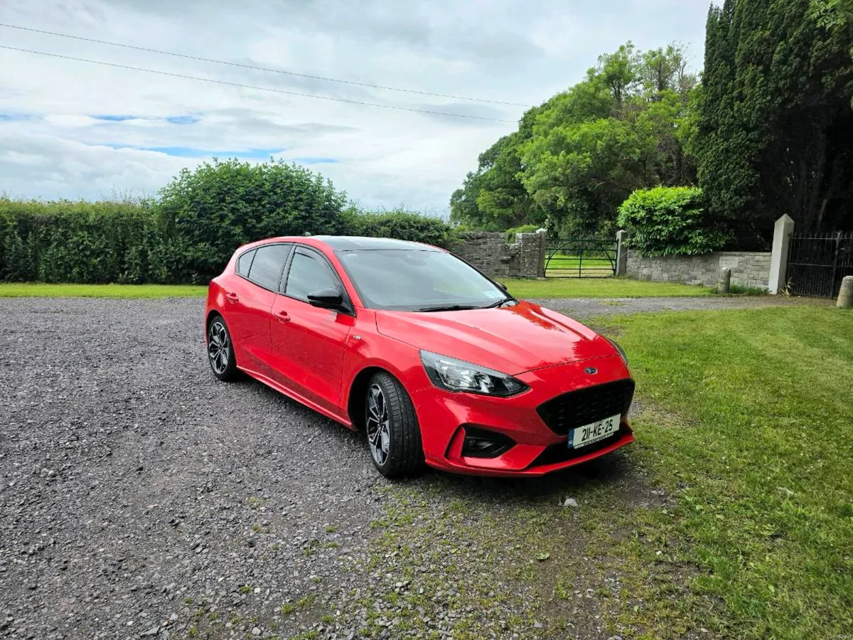 Ford Focus Race Red ST Line 1.5 Diesel - Image 4
