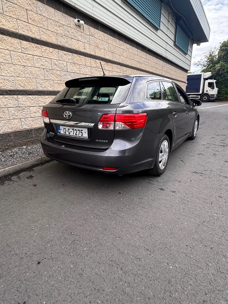 Toyota Avensis 2012 - Image 2