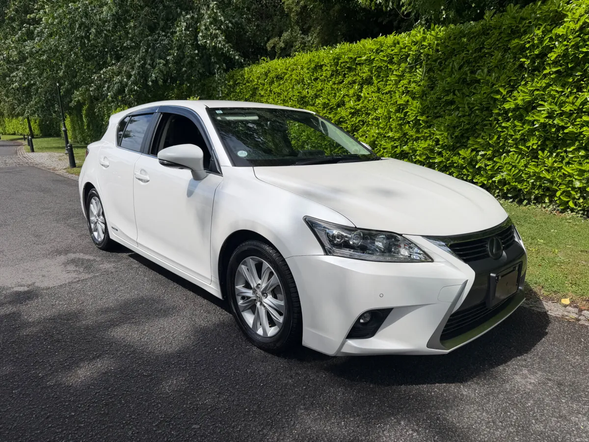 2015 Lexus CT200h Version C – Pearl White €13,950 - Image 1