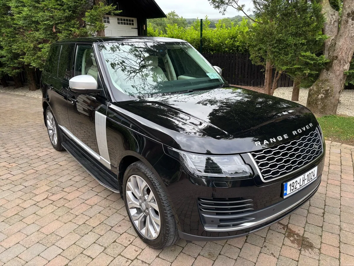Range Rover Vogue P400 Only 76km NCt10/27 tax €170 - Image 1