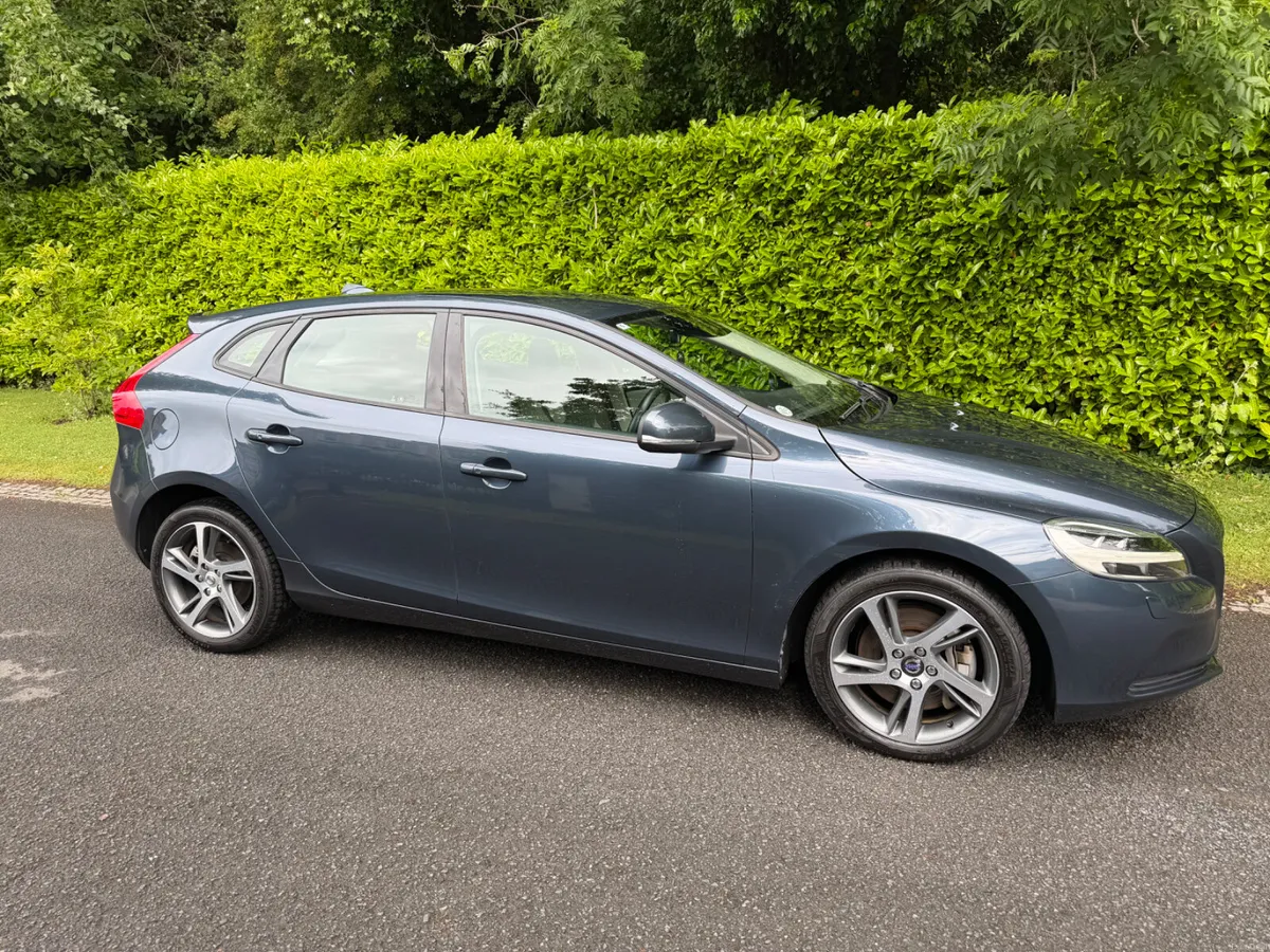 2018 Volvo V40 D4 Momentum – €13,950 - Image 2
