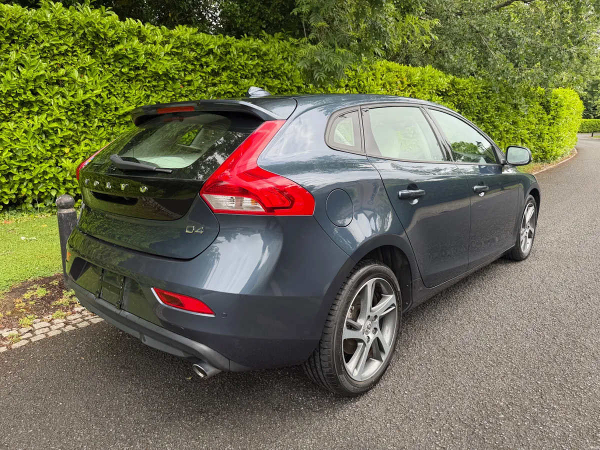 2018 Volvo V40 D4 Momentum – €13,950 - Image 4