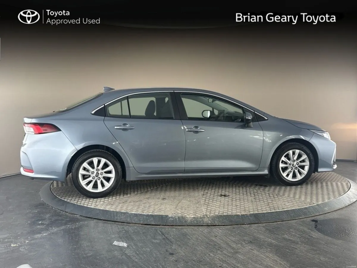Toyota Corolla HYBRID LUNA SALOON - Image 3