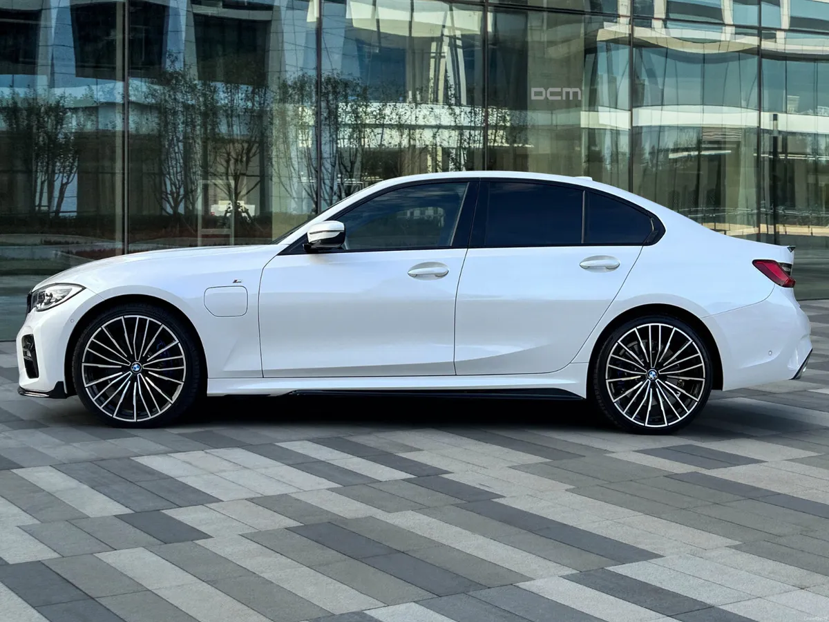 BMW 330e G20 M Sport Pro iPerformance - Image 4