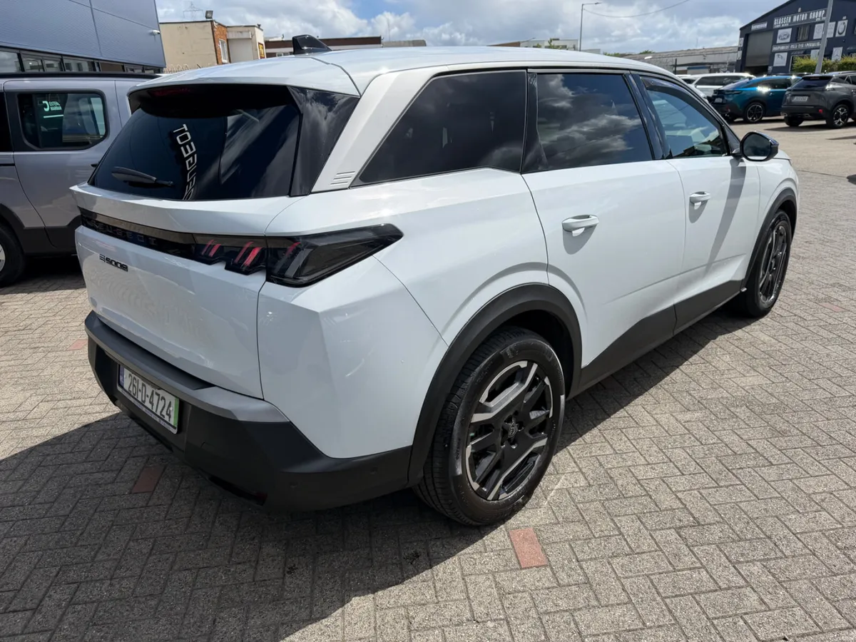 2026 Peugeot 5008 eAllure - Image 4