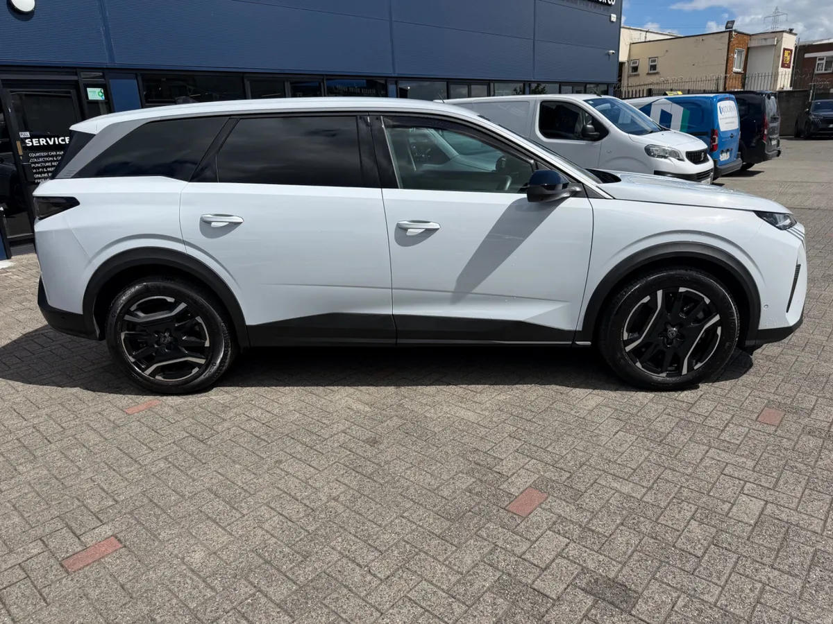 2026 Peugeot 5008 eAllure - Image 3
