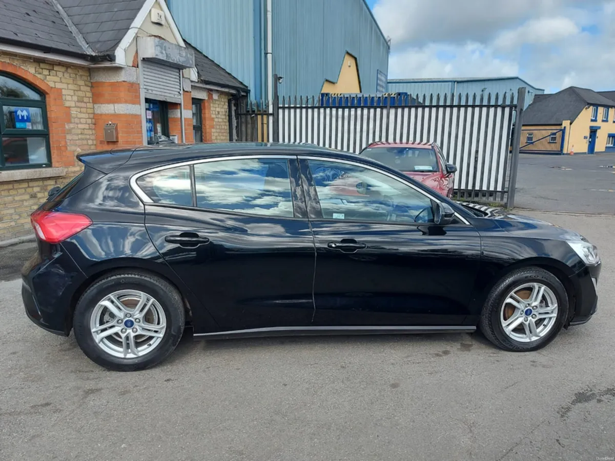 Ford Focus 1.0 T ZETEC 125PS 5DR - Image 6