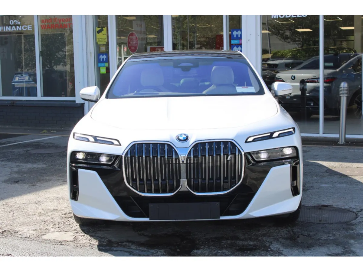 BMW i7 E-DRIVE 50 M SPORT - Image 5