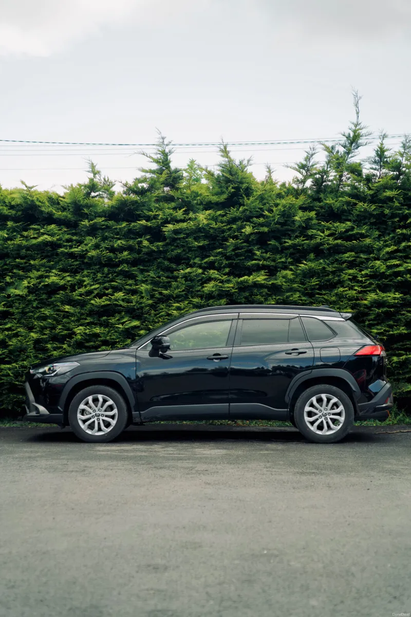 Toyota Corolla Cross 1.8 Hybrid 2023 - Image 2