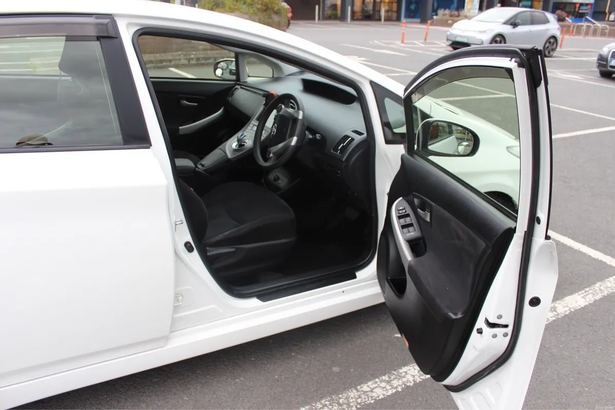 Toyota Prius 2012 1.8 Hybrid Petrol - Image 2