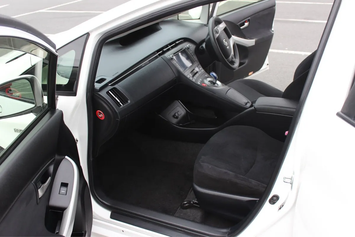 Toyota Prius 2012 1.8 Hybrid Petrol - Image 6