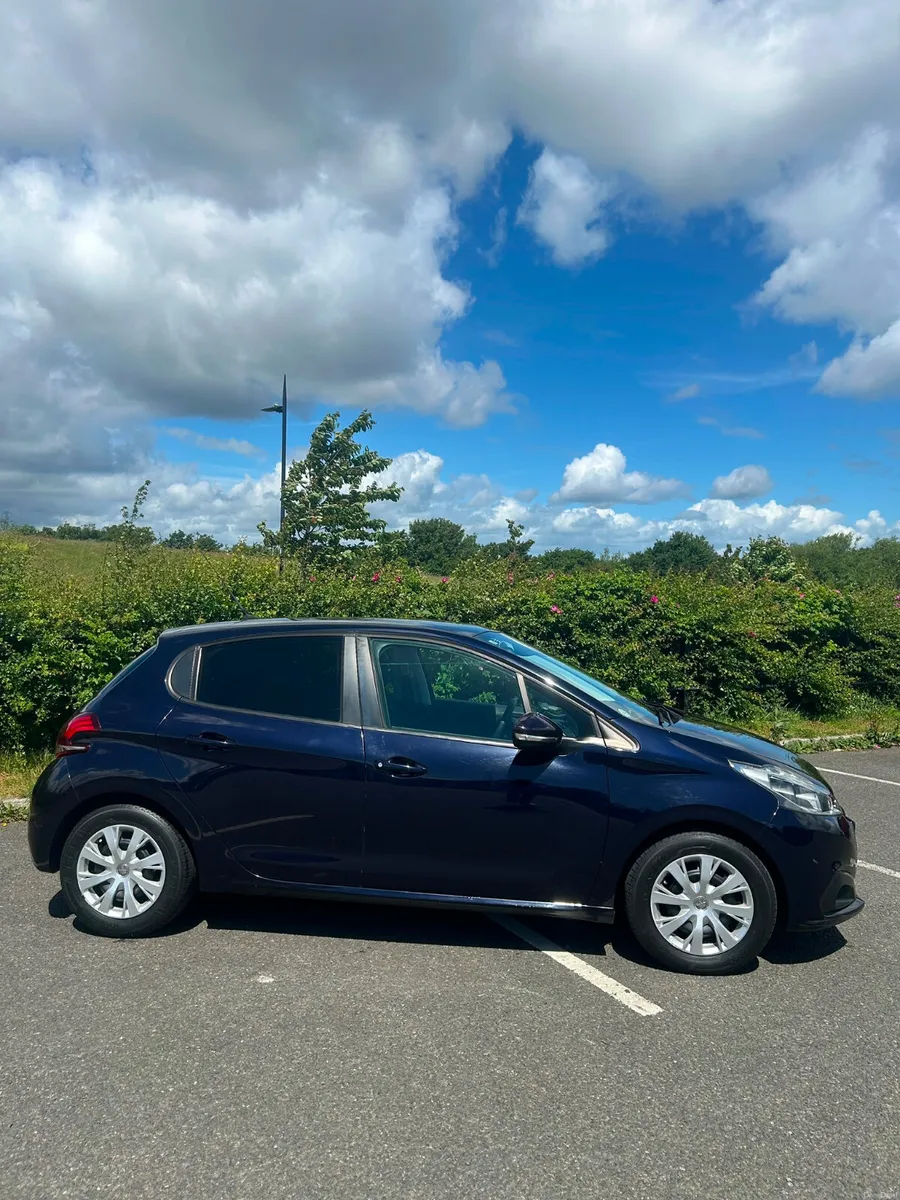 PEUGEOT 208 2017 1.2 PETROL AUTOMATIC - Image 3
